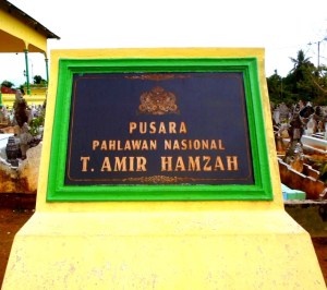 Pusara Tengku Amir Hamzah di Komplek Masjid Azizi, Tanjung Pura, Langkat