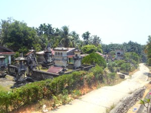 Suasana Kampungan Bali yang Dihuni masyarakat Bali berada pada ketinggian bukit
